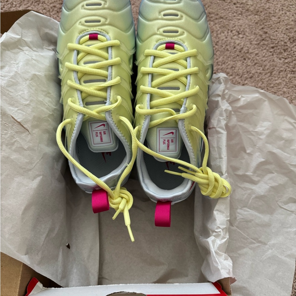 Brand New!!!Nike Air Max Plus Lemon and Fuchsia Sneakers